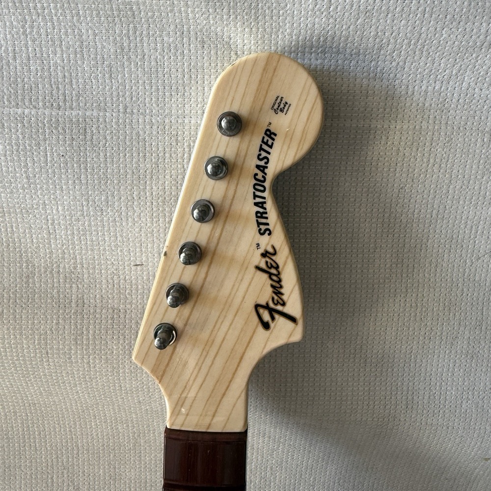 Harmonix Rock Band Fender Stratocaster Guitar - Model NWGTS2 ~No Dongle - Picture 2 of 14